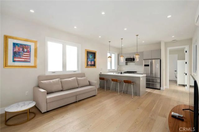 15547 Valley Vista Boulevard, Encino, CA 91436