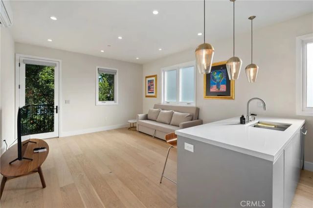 15547 Valley Vista Boulevard, Encino, CA 91436