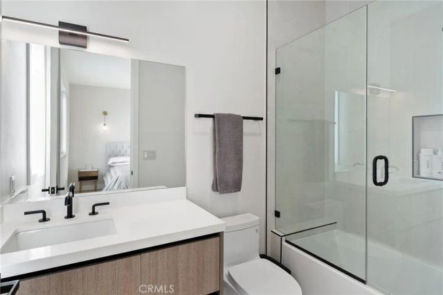 15547 Valley Vista Boulevard, Encino, CA 91436