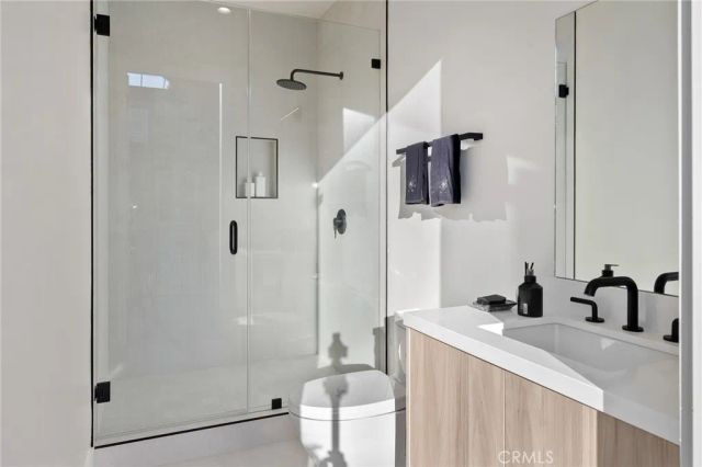 15547 Valley Vista Boulevard, Encino, CA 91436