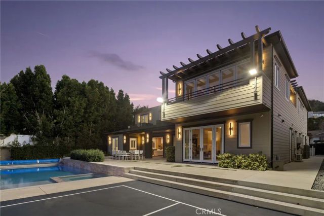 15547 Valley Vista Boulevard, Encino, CA 91436
