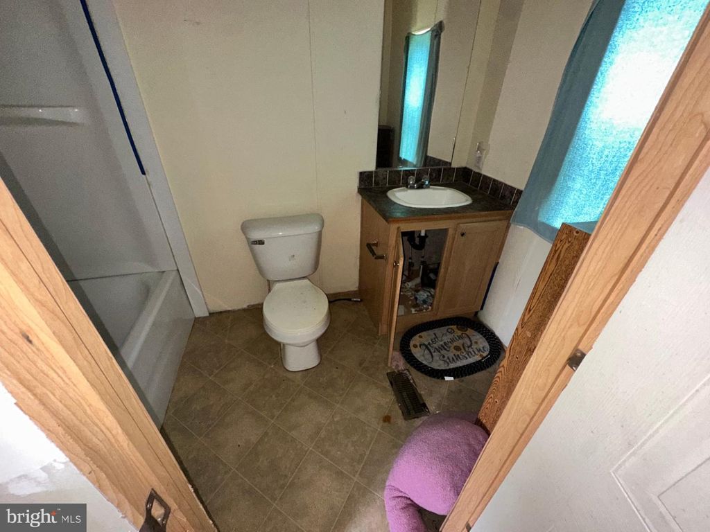 Image 17 of property listing at 5134 RHODESDALE VIENNA RD, Vienna, MD 21869