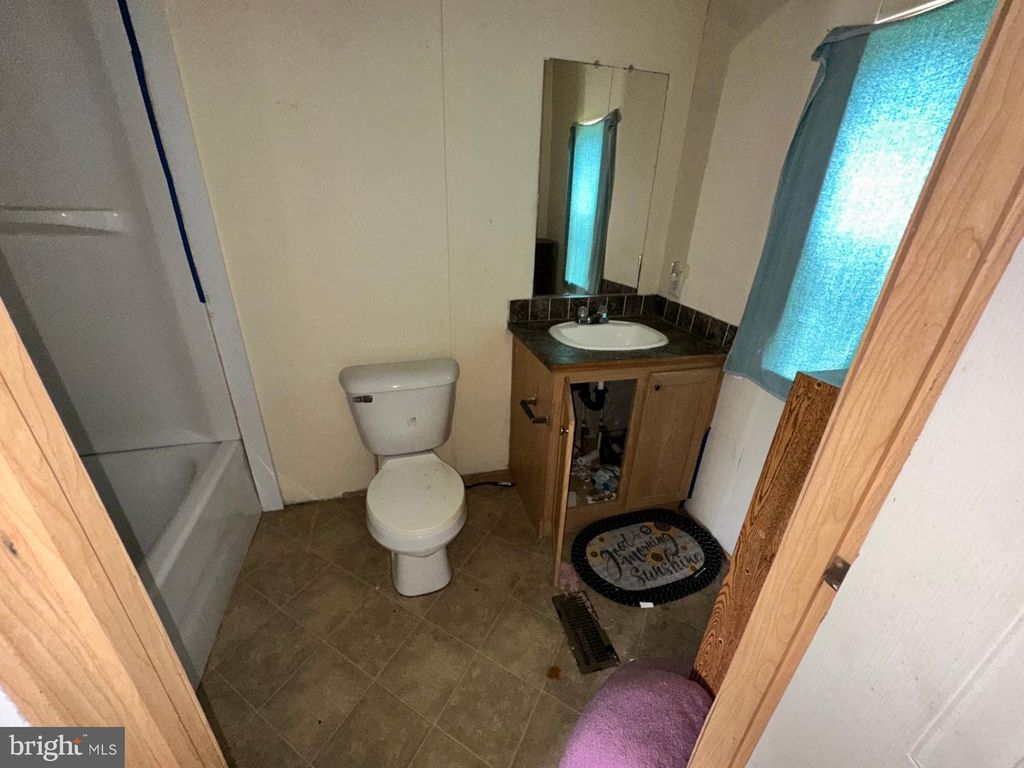 Image 24 of property listing at 5134 RHODESDALE VIENNA RD, Vienna, MD 21869
