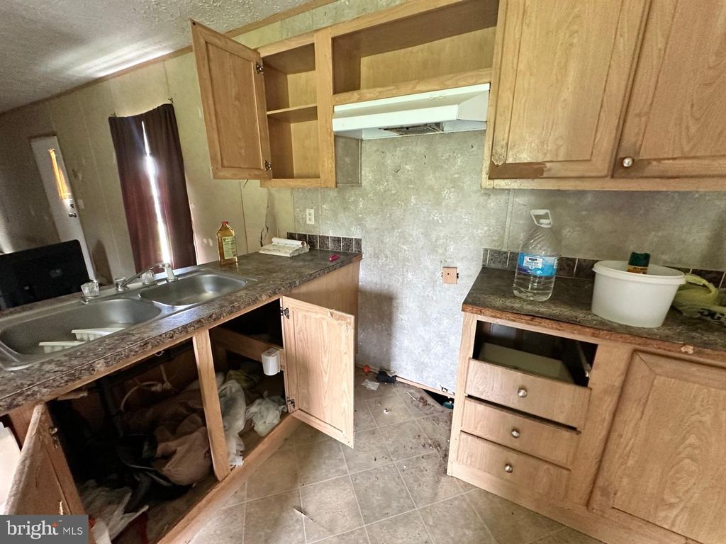 Image 5 of property listing at 5134 RHODESDALE VIENNA RD, Vienna, MD 21869