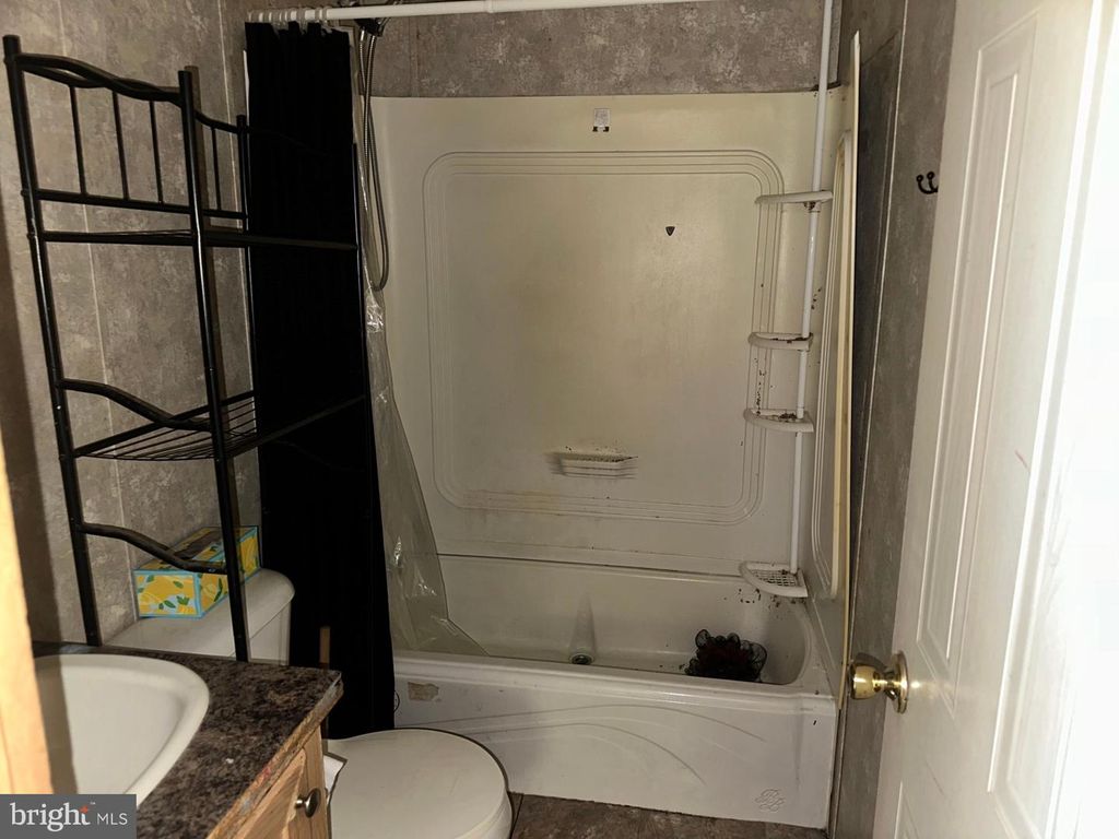 Image 6 of property listing at 5134 RHODESDALE VIENNA RD, Vienna, MD 21869