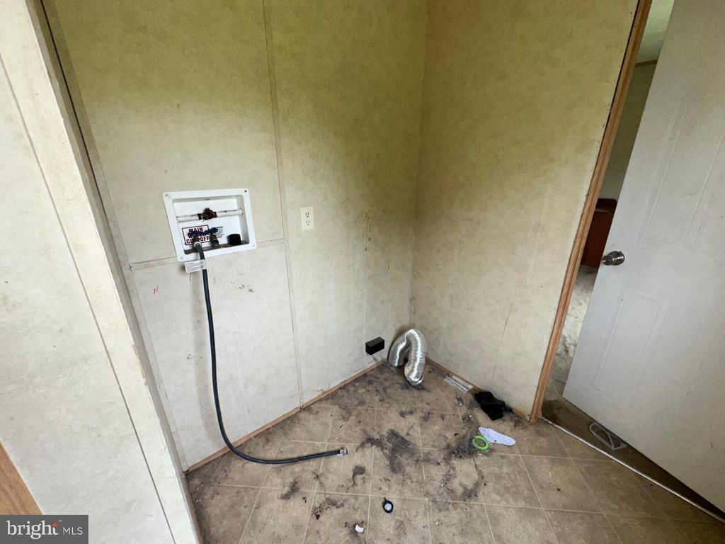 Image 7 of property listing at 5134 RHODESDALE VIENNA RD, Vienna, MD 21869
