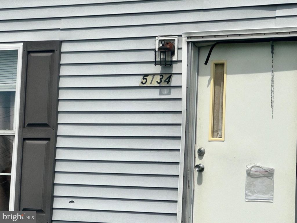 Image 9 of property listing at 5134 RHODESDALE VIENNA RD, Vienna, MD 21869