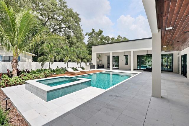 10040 59TH AVENUE N, St Petersburg, FL 33708