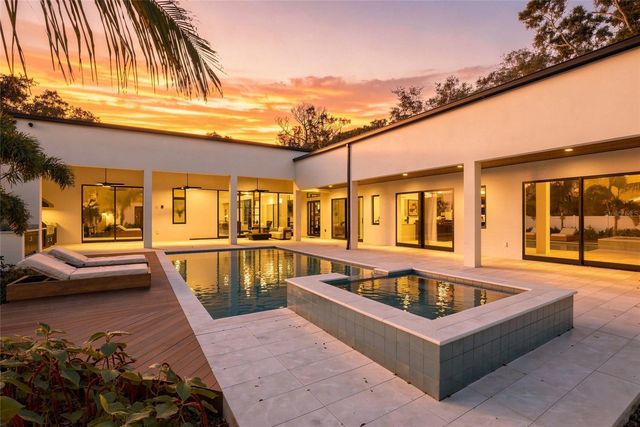 10040 59TH AVENUE N, St Petersburg, FL 33708