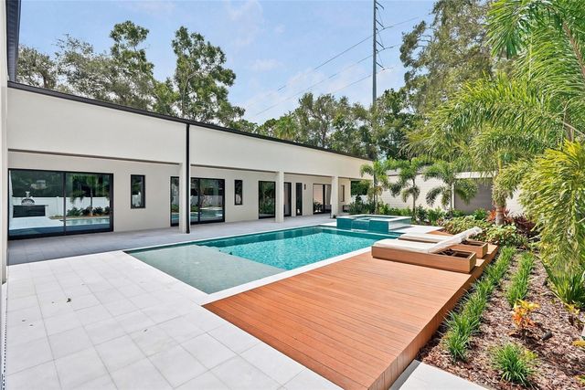 10040 59TH AVENUE N, St Petersburg, FL 33708