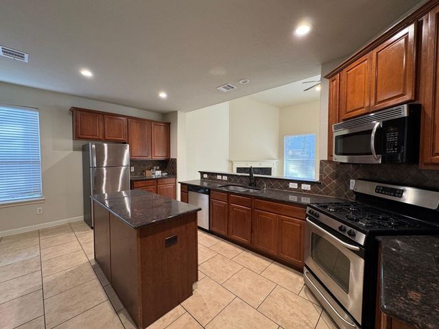 34 Montfair Park Circle, The Woodlands, TX 77382