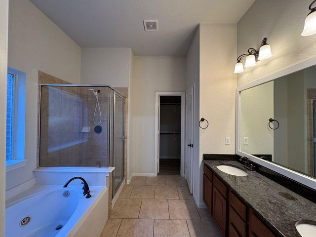 34 Montfair Park Circle, The Woodlands, TX 77382