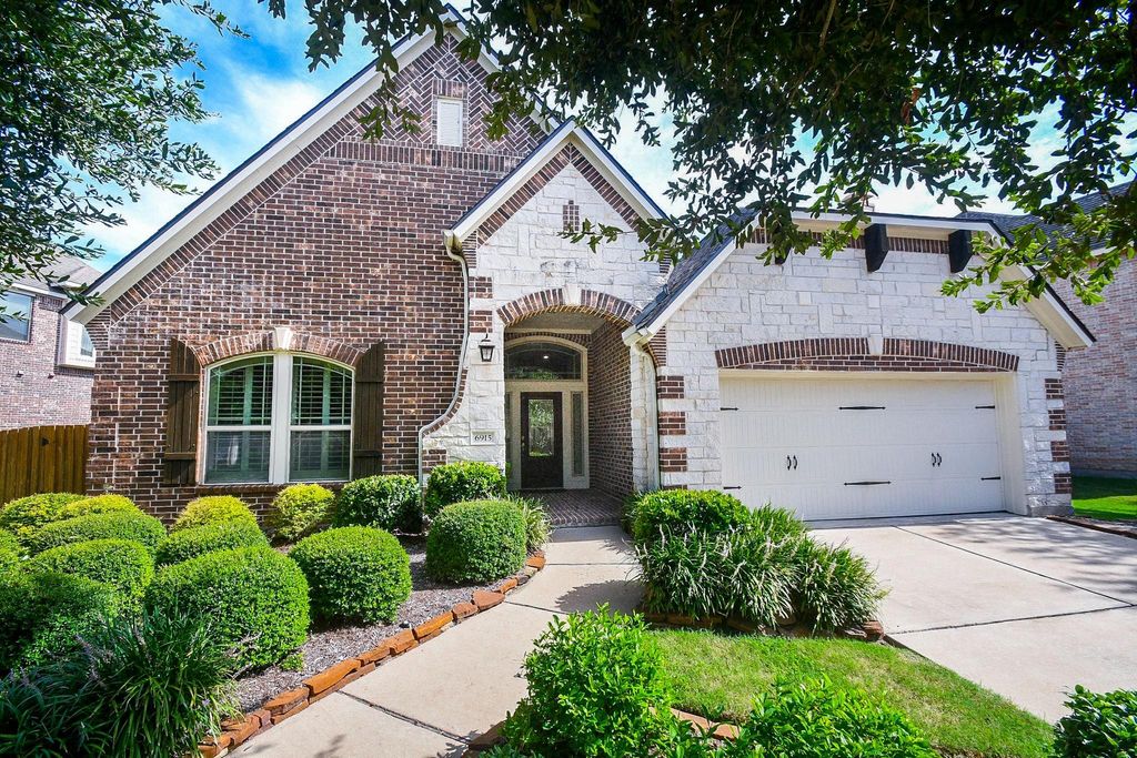 6915 Argonne Trail, Sugar Land, TX 77479