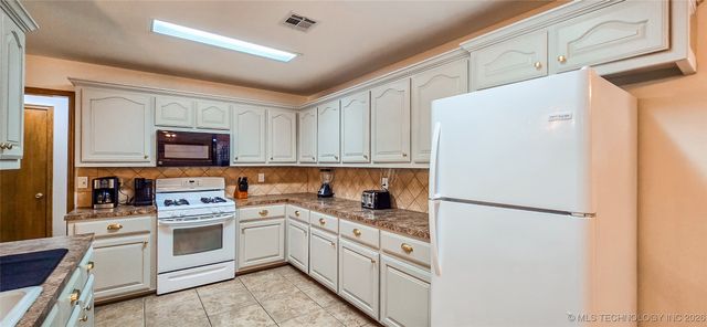 133 Dogwood Trail, Eufaula, OK 74432