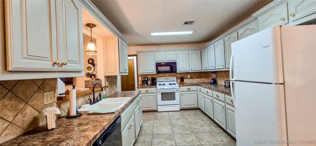 133 Dogwood Trail, Eufaula, OK 74432