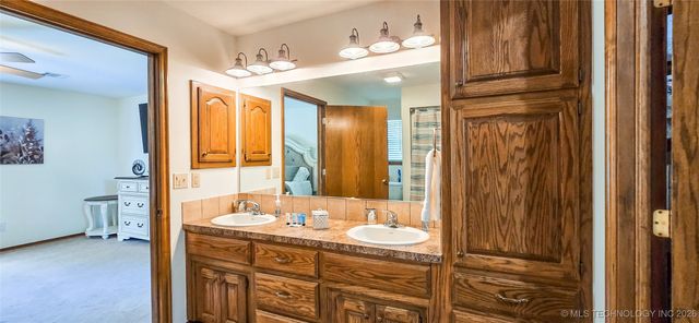 133 Dogwood Trail, Eufaula, OK 74432