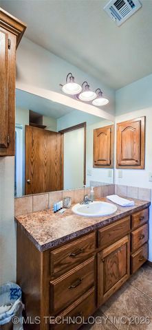 133 Dogwood Trail, Eufaula, OK 74432