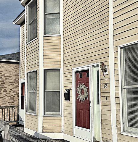88 Belmont St 88, Lowell, MA 01852