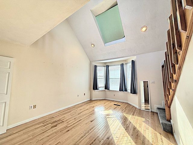 88 Belmont St 88, Lowell, MA 01852