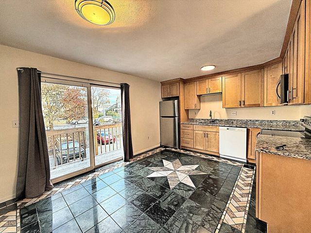 88 Belmont St 88, Lowell, MA 01852