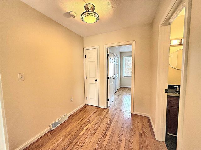 88 Belmont St 88, Lowell, MA 01852