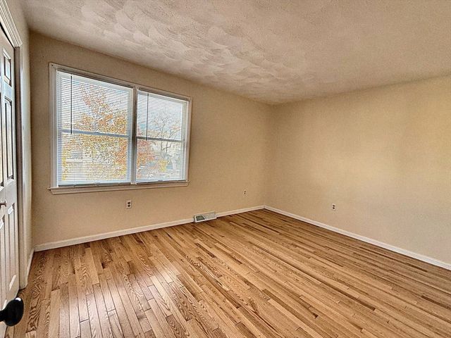 88 Belmont St 88, Lowell, MA 01852