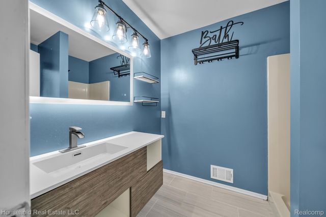 39870 Bridgeview Street, Harrison Charter Township, MI 48045