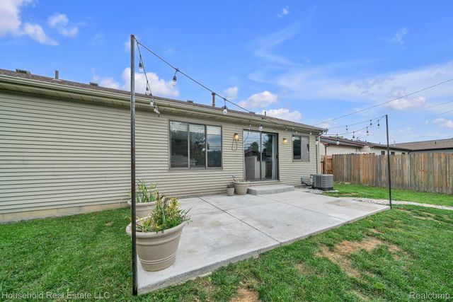 39870 Bridgeview Street, Harrison Charter Township, MI 48045