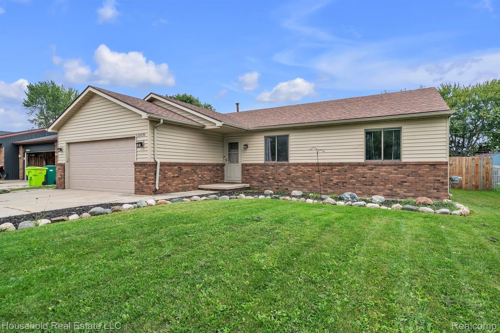 39870 Bridgeview Street, Harrison Charter Township, MI 48045