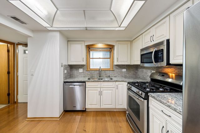 815 PEARSON Street 10, Des Plaines, IL 60016