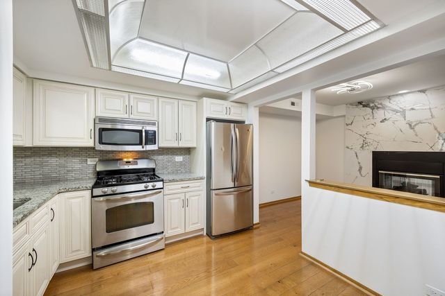 815 PEARSON Street 10, Des Plaines, IL 60016