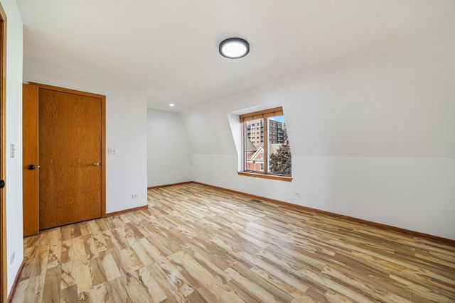 815 PEARSON Street 10, Des Plaines, IL 60016