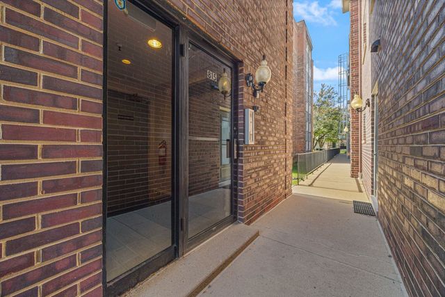 815 PEARSON Street 10, Des Plaines, IL 60016