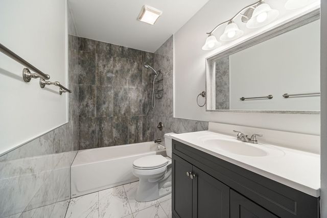 815 PEARSON Street 10, Des Plaines, IL 60016