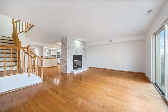 815 PEARSON Street 10, Des Plaines, IL 60016