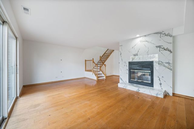 815 PEARSON Street 10, Des Plaines, IL 60016