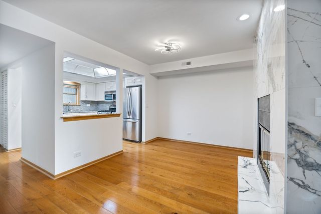 815 PEARSON Street 10, Des Plaines, IL 60016