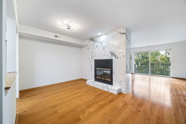 815 PEARSON Street 10, Des Plaines, IL 60016