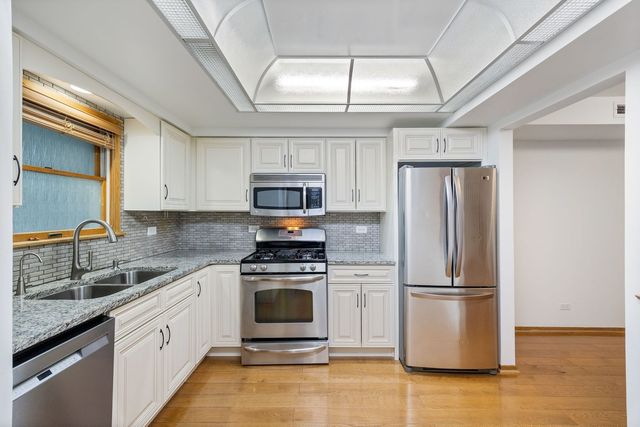 815 PEARSON Street 10, Des Plaines, IL 60016