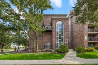 815 PEARSON Street 10, Des Plaines, IL 60016
