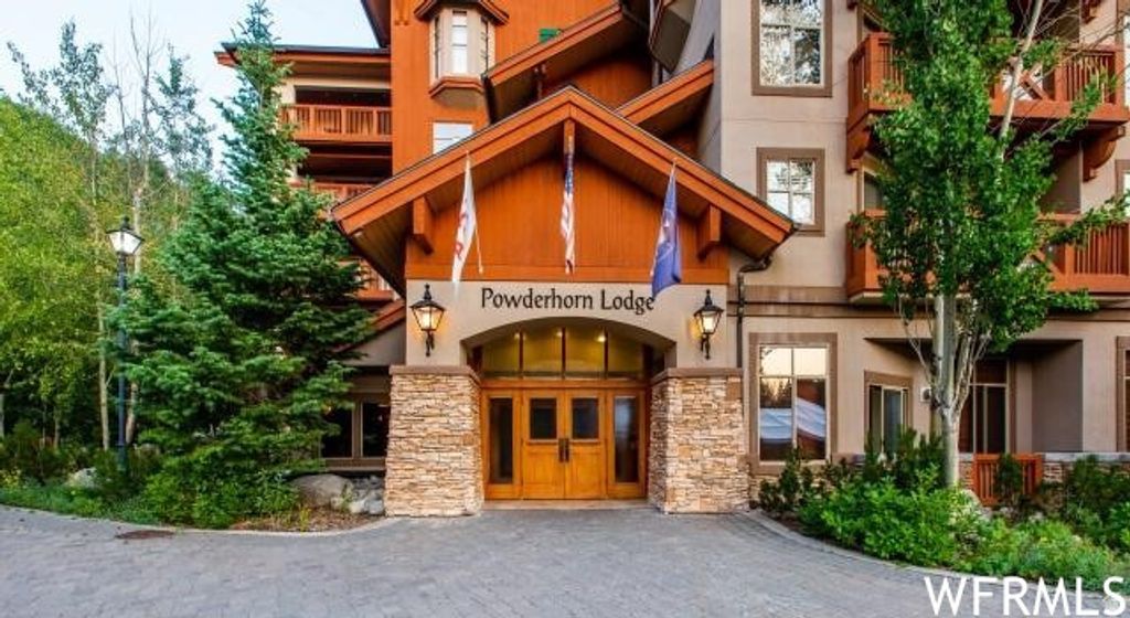 Image 2 of property listing at 12090 BIG COTTONWOOD RD #303, Solitude, UT 84121