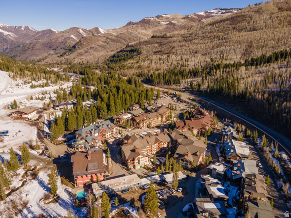 Image 17 of property listing at 12090 BIG COTTONWOOD RD #303, Solitude, UT 84121