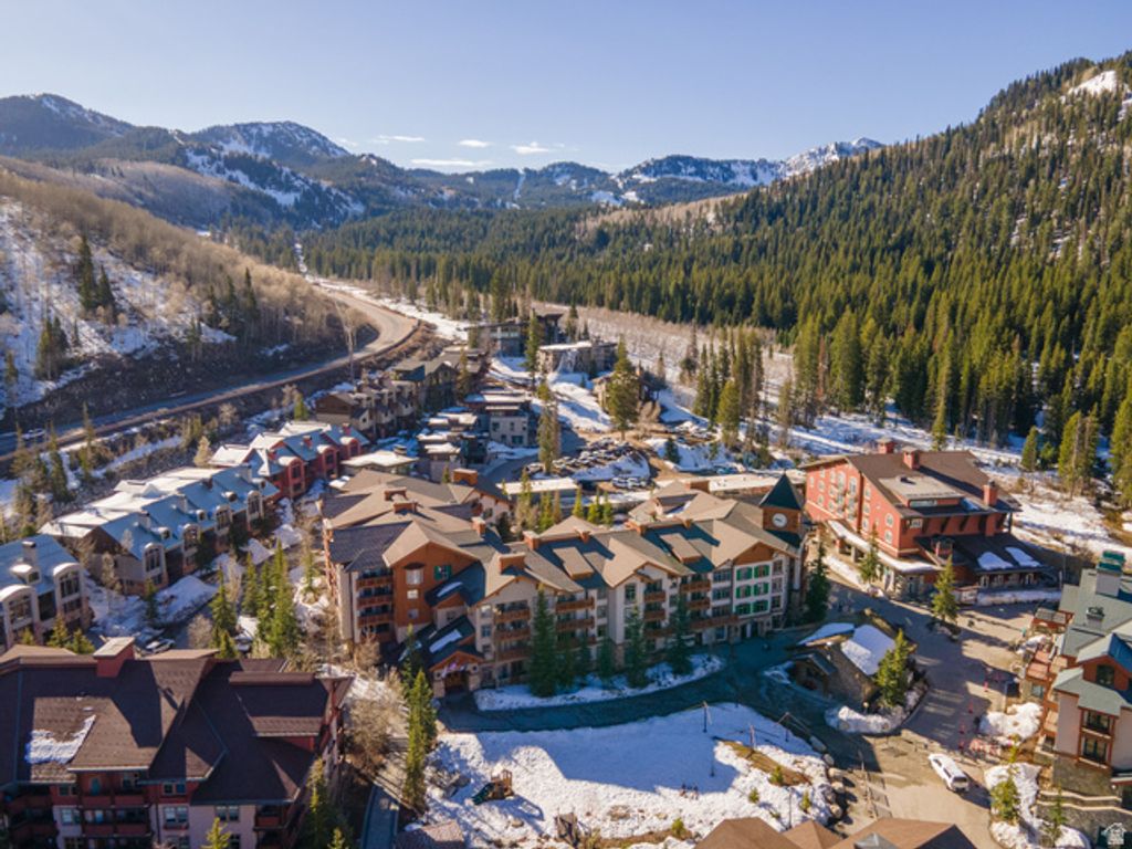 Image 18 of property listing at 12090 BIG COTTONWOOD RD #303, Solitude, UT 84121