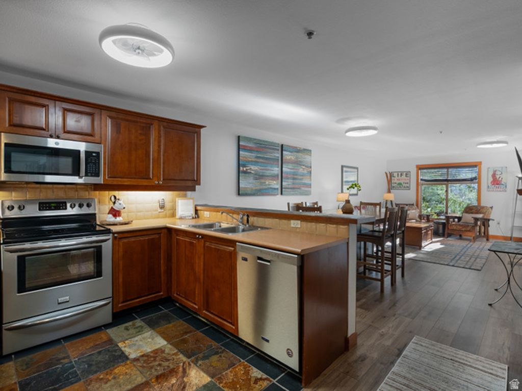 Image 6 of property listing at 12090 BIG COTTONWOOD RD #303, Solitude, UT 84121