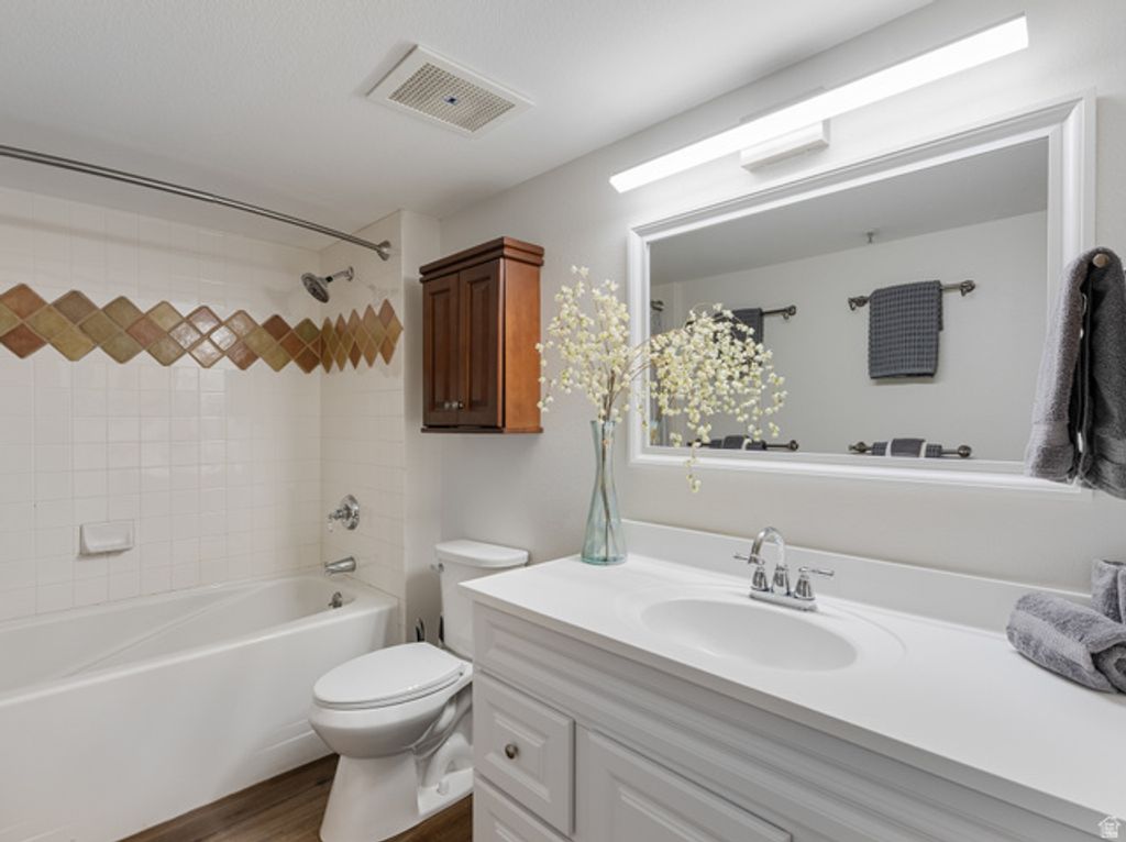 Image 9 of property listing at 12090 BIG COTTONWOOD RD #303, Solitude, UT 84121