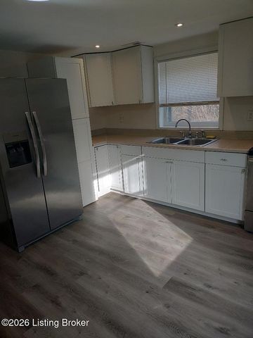 10502 Jefferson Hill Rd, Louisville, KY 40272