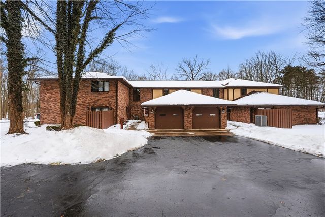 4217 Bristol Ln, Neshannock Twp, PA 16105