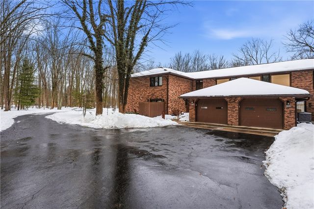 4217 Bristol Ln, Neshannock Twp, PA 16105