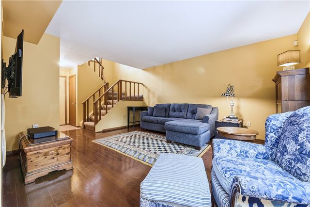 4217 Bristol Ln, Neshannock Twp, PA 16105