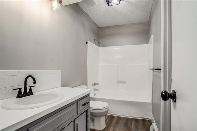 7820 E 130Th Court, Grandview, MO 64030